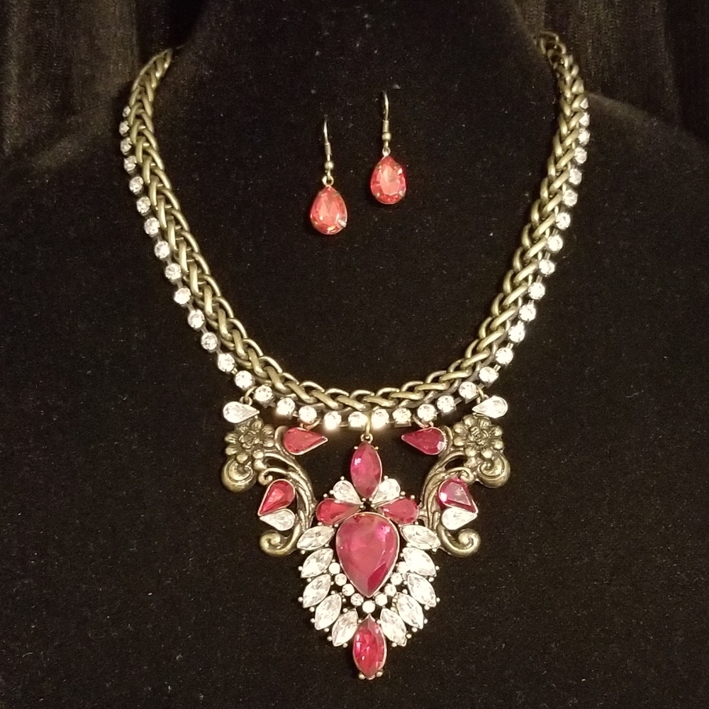 Crystal Shorouk Pendant Necklace Set Crafted From Faux Materials Stunning Design